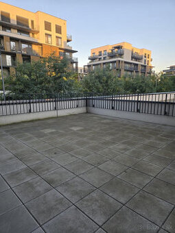 2-izb. Slnečnice s parkovaním v garáži, terasa o výmere 70m2