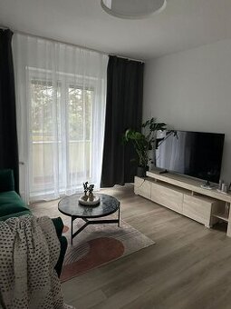 Svetlý 3i byt s terasou, záhradou a bazénom – Staré Mesto TO