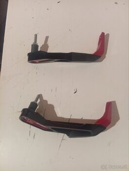 Chraniče na páčky brzdy a spojky