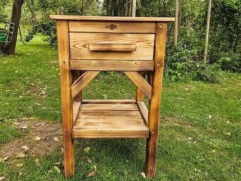 Masívny drevený kuchynský stolík (smrek) - ručná výroba