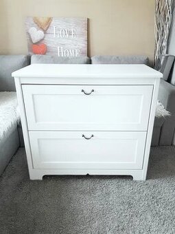 Predám 2 štýlové, biele komody kupované vo výbornom stave