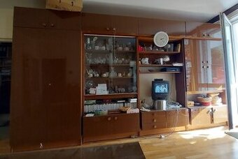 darujem nabytkovu stenu do obyvacky r.v. cca 1980