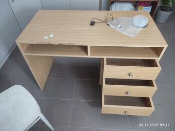 Písací stôl