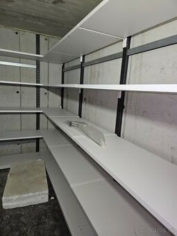 Predám kvalitný nástenný regálový systém – 75 €/bm