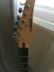 Gitara Yamaha ERG 121C - 1