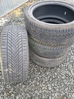 245/40 R19 98Y celoročné pneumatiky