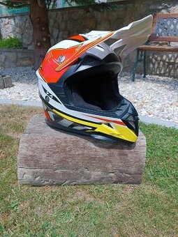 Crossova prilba