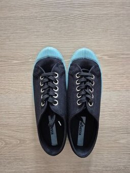Tenisky novesta