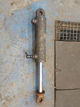 Hydraulicky piest