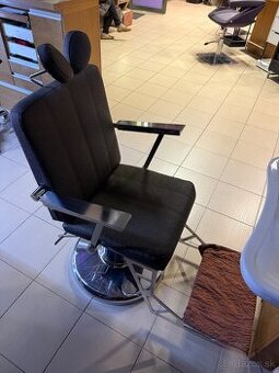 Holiace kreslo s umyvadlom