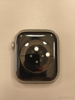 Apple Watch Series 8 (45 mm) – výborný stav, komplet prísluš