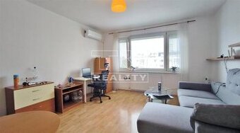 Praktický 2-izbový byt • loggia s výhľadom do...