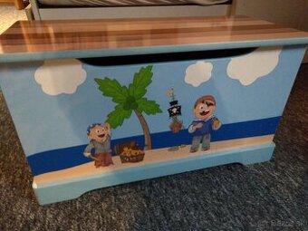 Pirátska truhlica na hračky/lavica