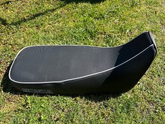 Honda XRV 750 africa twin sedadlo