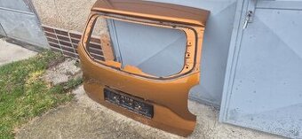 Predám zadné kufrové dvere a zadny komplet naraznik na Duste