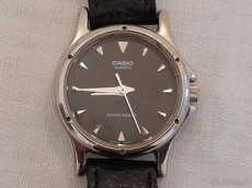 Dámske náramkové hodinky zn. CASIO water resistant, zachoval