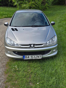 Peugeot 206 1.4 benzín ( 55kw )