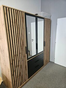 Šatniková skriňa
