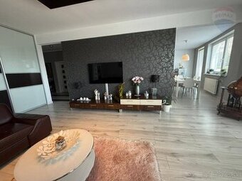 Na predaj veľkometrážny 4 izbový byt v Karlovej Vsi
