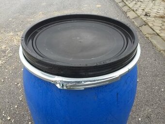 200 l plastové sudy