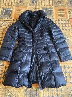 Dámska páperová bunda Hugo Boss.