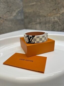 Louis Vuitton opasok biely