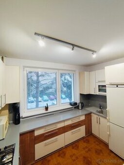 Prenajmem zariadení 3 izbový byt s balkonom na Novom Juhu