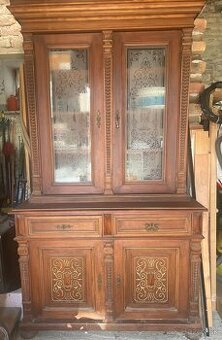 Starožitný viedenský kredenc