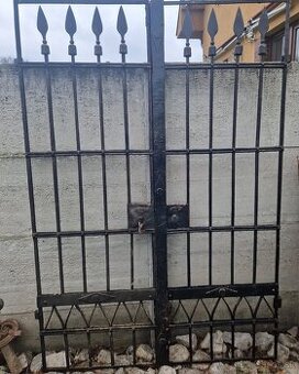 Stará železná brána – datovaná 1827