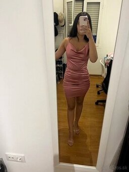 Elegantné mini šaty