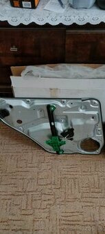 2x P. Zadné dvere; Výplň dverí a mechanizmus sťahovania okna