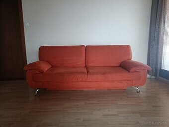 Rozkladacia sedačka aj na spanie.