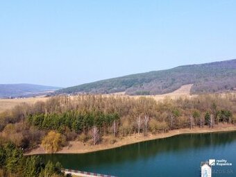 Pozemok pri priehrade Brezová pod Bradlom