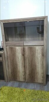 Rozmer komody so sklom v 165 cm , d 107cm, s 40 cm,