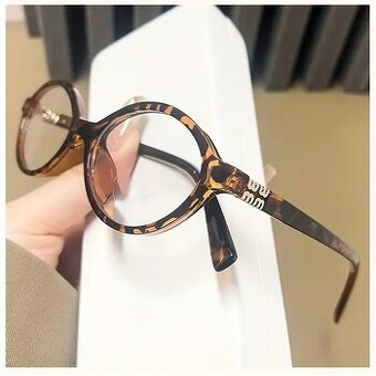 Okuliare styl Miu Miu