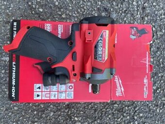 Milwaukee m12