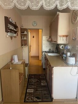 Na predaj 2-izbový byt v Leviciach s balkónom