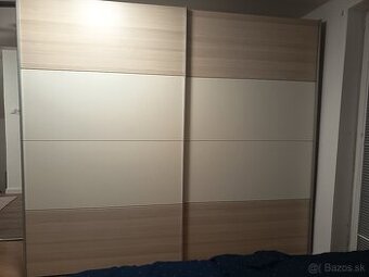 Šatníková skriňa 251x221