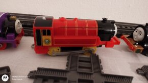 Predám rôzne vláčiky Thomas and Friends, výhybky, koľajnice