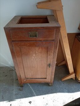 Starožitná skrinka