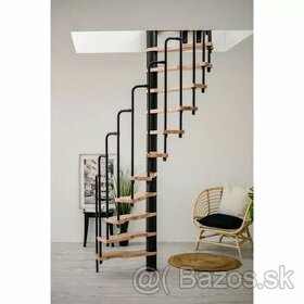 Úsporné interiérové schody s polkruhovým pôdorysom - 1