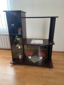 Skrinka pod televízor