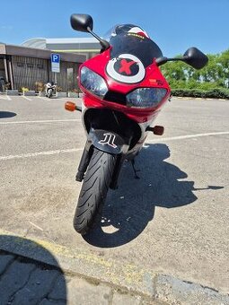 Yamaha r6 - 1