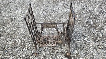 Starožitný šijací stroj