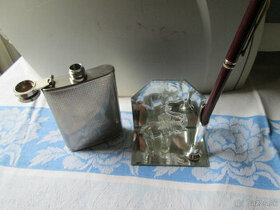 ploskačka, stojan na pero - obidva nové