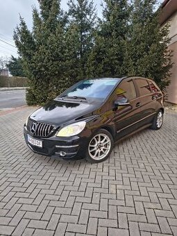 Mercedes Benz B 180,  2011 r v