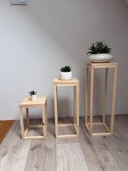 Borovicové stojany na kvety