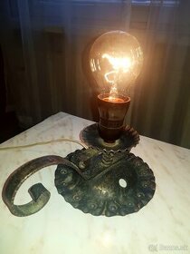 Stolná kovaná lampa