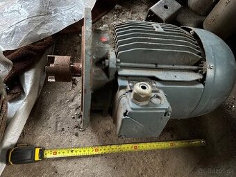 Prirubovy elektromotor