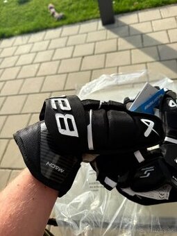 Rukavice Bauer Mach čierne , červené 14”
